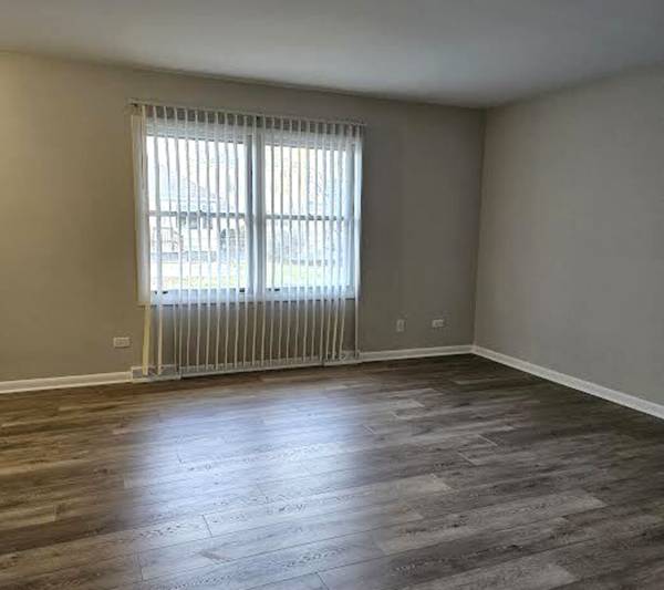 914 Hillside AVE #1, Antioch, IL 60002