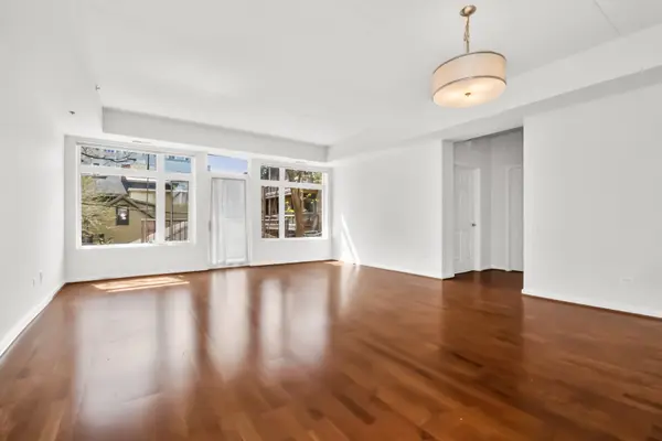 515 N Harlem AVE #203, Oak Park, IL 60302