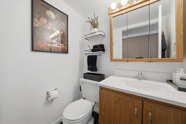 1274 Robin DR, Carol Stream, IL 60188