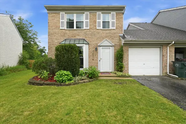 1274 Robin DR, Carol Stream, IL 60188