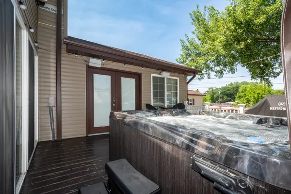 10 Matts RD, Fox Lake, IL 60020