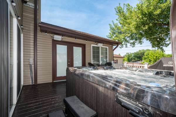 10 Matts RD, Fox Lake, IL 60020