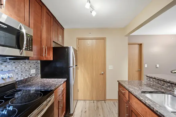 1524 W Sand Bar CT #1B, Round Lake, IL 60073