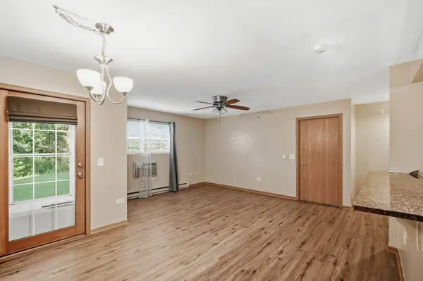 1524 W Sand Bar CT #1B, Round Lake, IL 60073