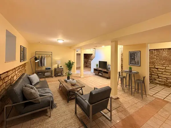 1527 E 66th PL, Chicago, IL 60637