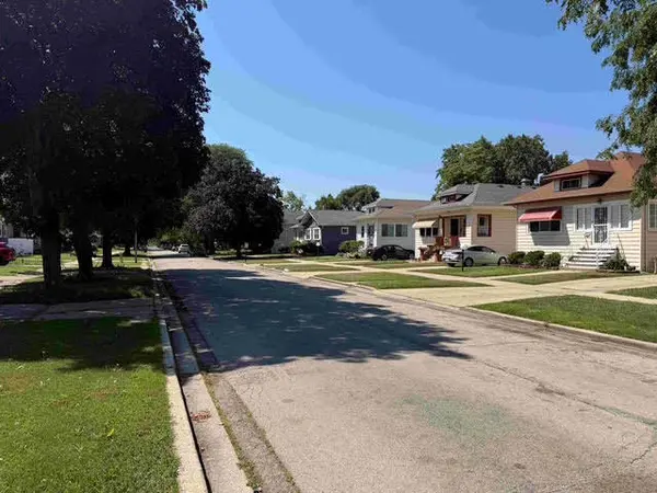 1407 S 16th AVE, Maywood, IL 60153