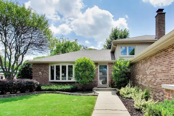 2147 Green Valley RD, Darien, IL 60561