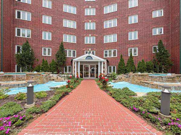 8540 W Foster AVE #503, Norridge, IL 60706