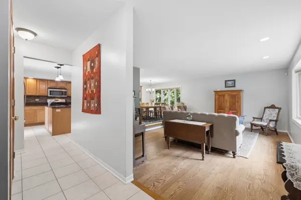 11S634 Mcgrath LN, Naperville, IL 60564