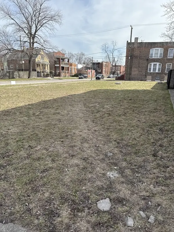201 E 70th ST, Chicago, IL 60637
