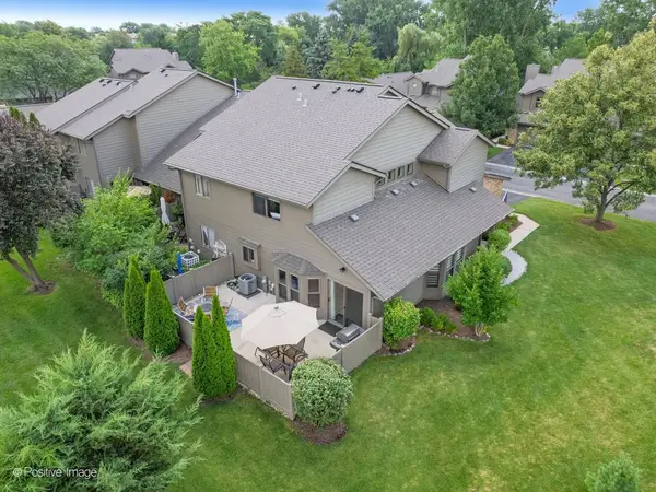 1616 Wildwood LN, Darien, IL 60561