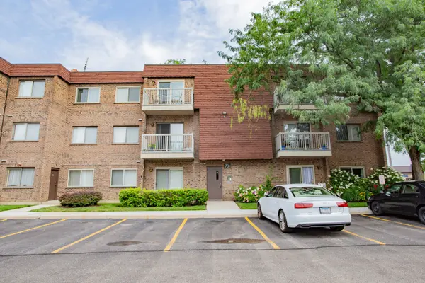 701 W Central RD #B4, Mount Prospect, IL 60056