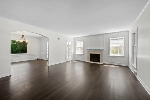 633 Forest RD, Glenview, IL 60025