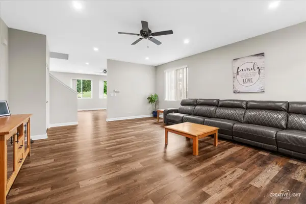 830 Valley Stream DR, Pingree Grove, IL 60140