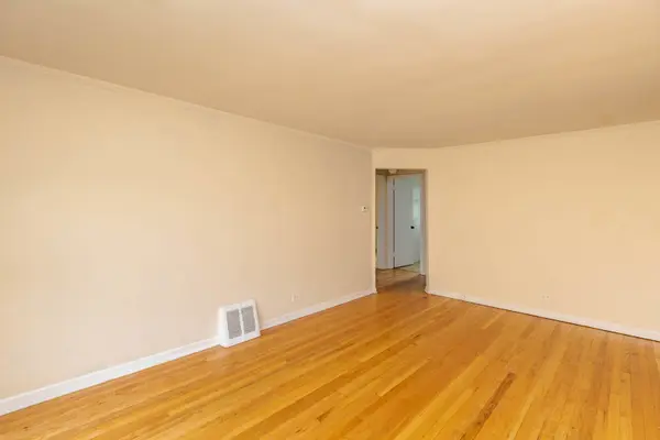 4231 W Nelson ST #2, Chicago, IL 60641