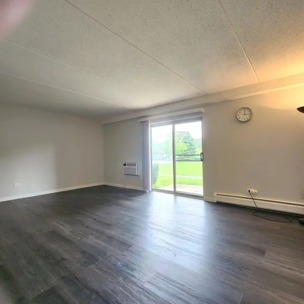 575 Fairway View DR #1F, Wheeling, IL 60090