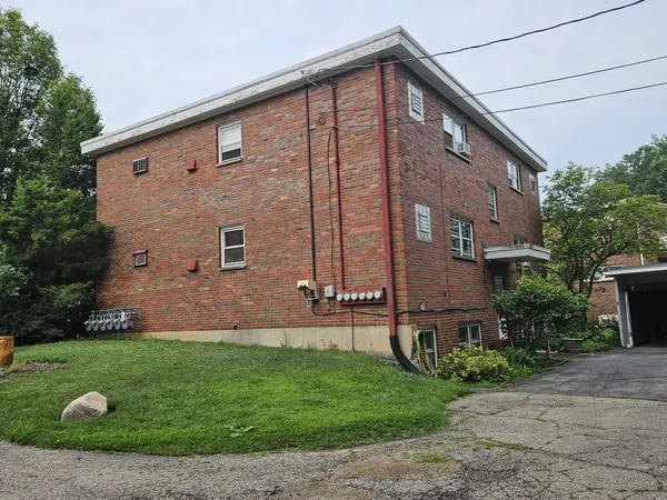 1032 Dean ST, St. Charles, IL 60174