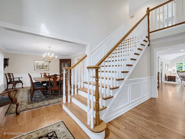 240 E Winchester RD, Libertyville, IL 60048