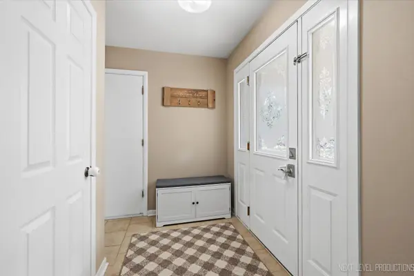 125 Sylvia LN, Naperville, IL 60540