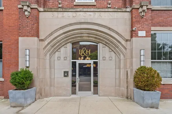 1801 W Larchmont AVE #103, Chicago, IL 60613