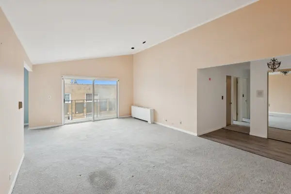 5251 Galitz ST #404, Skokie, IL 60077