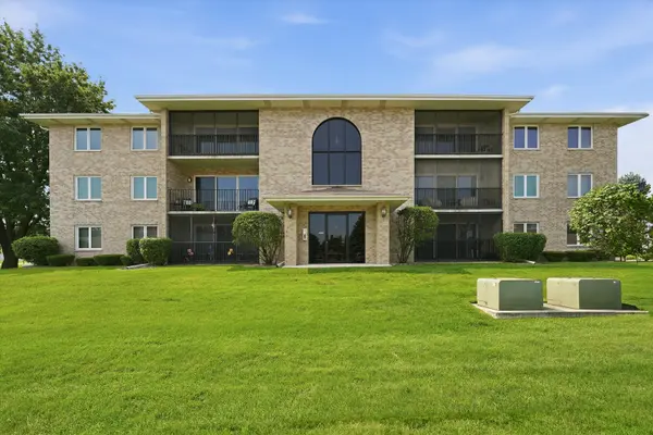 4910 134th CT #101, Crestwood, IL 60418