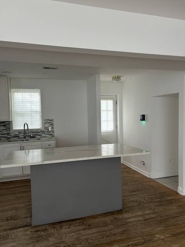 10724 S Pulaski RD, Oak Lawn, IL 60453