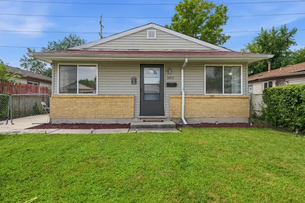 3215 Emery LN, Robbins, IL 60472