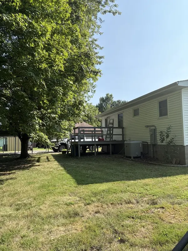 716 S Cockrum ST, Sesser, IL 62884