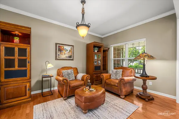 39W511 S Hyde PARK, Geneva, IL 60134