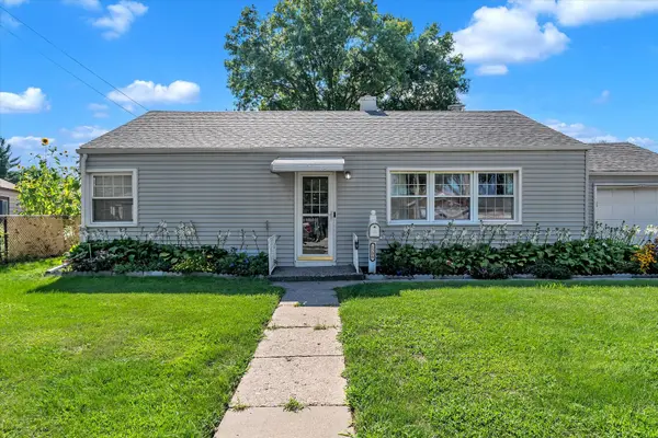 1208 18th ST, Bettendorf, IA 52722