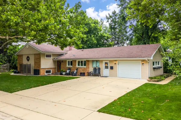 220 E Hillside RD, Naperville, IL 60540