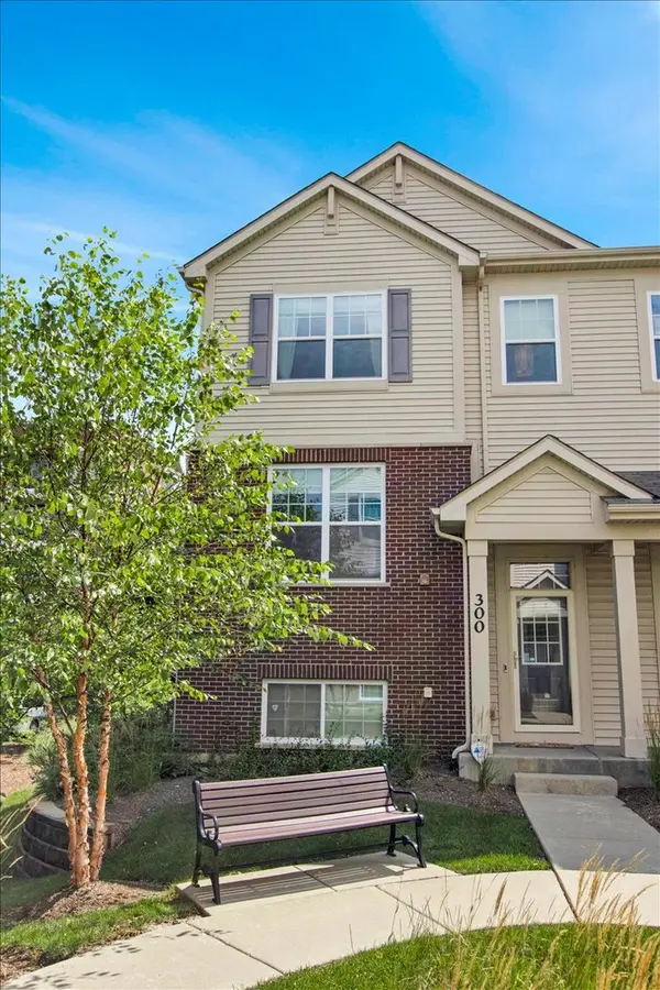 300 Lexington LN, Rolling Meadows, IL 60008