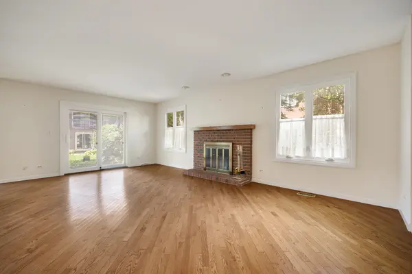 1153 S Linneman RD #1153, Mount Prospect, IL 60056