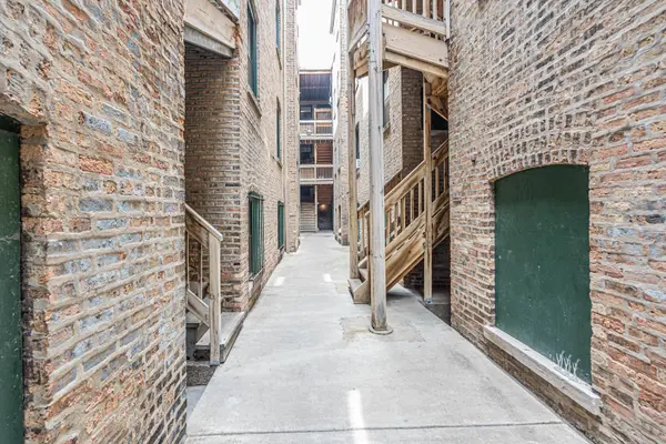 7025.5 N Sheridan RD #G, Chicago, IL 60626