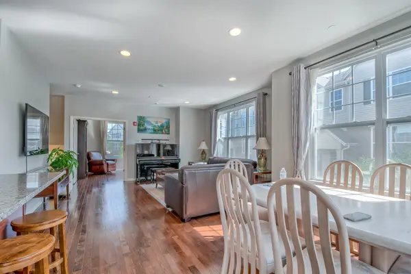 200 Concord CT, Morton Grove, IL 60053