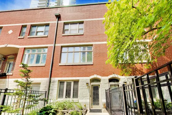 320 E 17th ST, Chicago, IL 60616