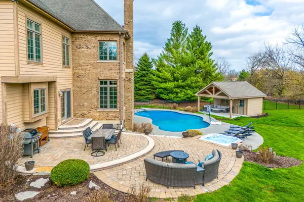 37W209 Deer Pond CT, St. Charles, IL 60175
