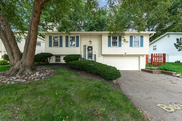 2928 Oxford DR, Bettendorf, IA 52722
