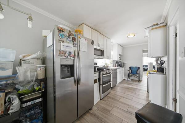 2935 W Howard ST, Chicago, IL 60645