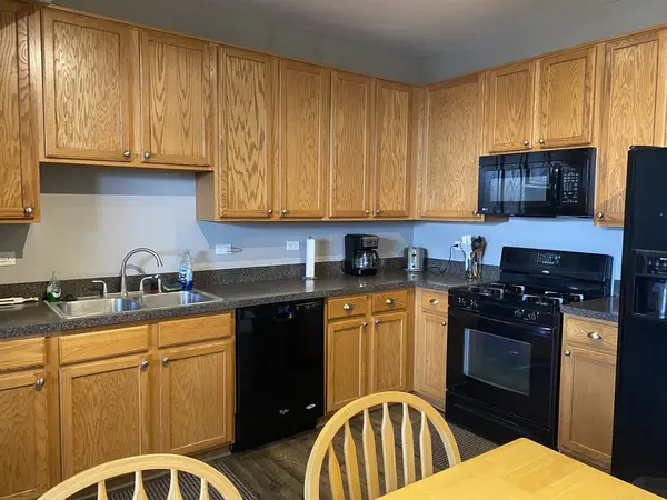 2273 Flagstone LN, Carpentersville, IL 60110