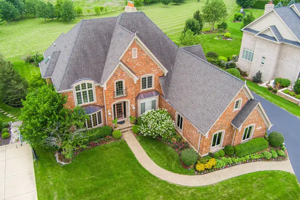 39W675 Goldenrod DR, St. Charles, IL 60175