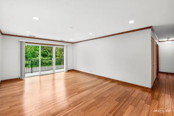 907 Curtiss ST #101, Downers Grove, IL 60515