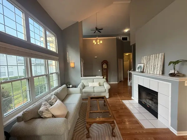 33 S Barton TRL, Batavia, IL 60510