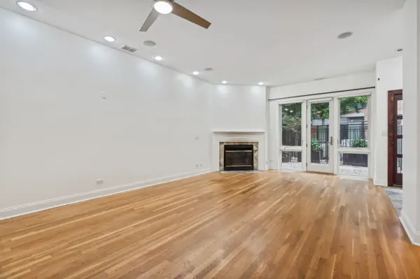 2910 N Commonwealth AVE #3, Chicago, IL 60657