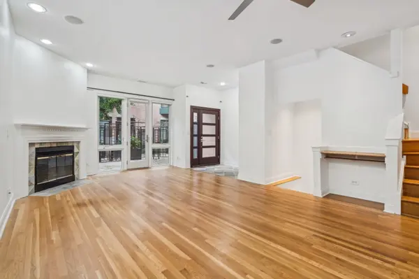 2910 N Commonwealth AVE #3, Chicago, IL 60657