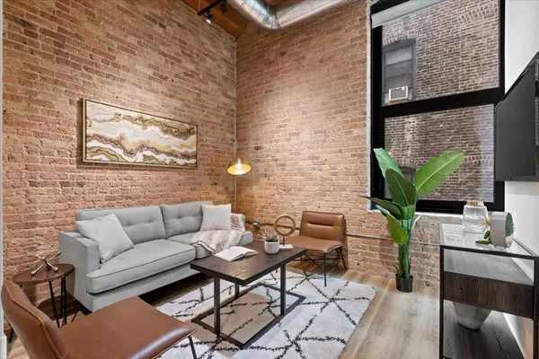 153 W Ohio ST #208, Chicago, IL 60654