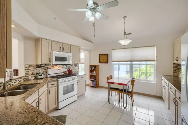306 Gazebo LN #0, Lombard, IL 60148