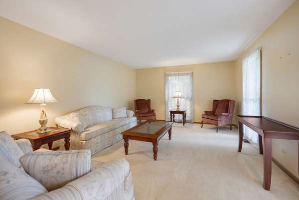1150 Anne CT, Sleepy Hollow, IL 60118