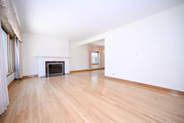 2250 Belleview AVE, Westchester, IL 60154